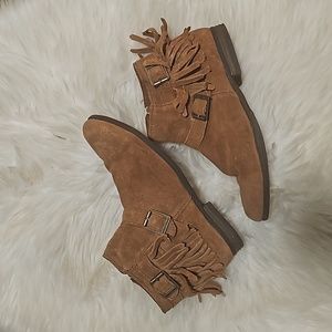 Minnetonka Suede Tan Booties with Fringe and Zipper on Side Size 8.5 Never Worn